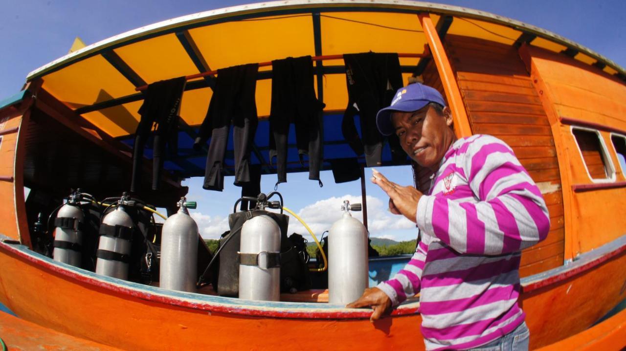Blue Bay Divers Likupang Exterior foto