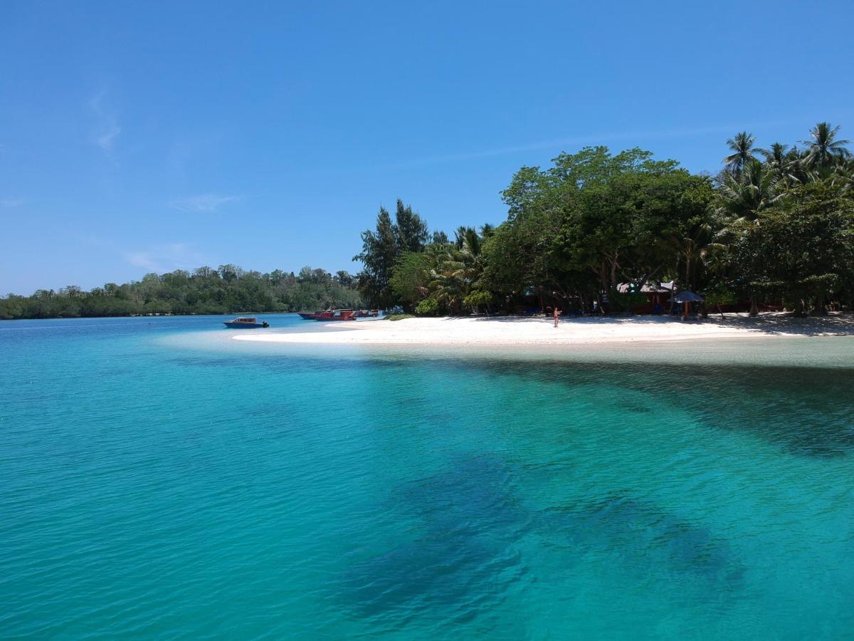 Blue Bay Divers Likupang Exterior foto