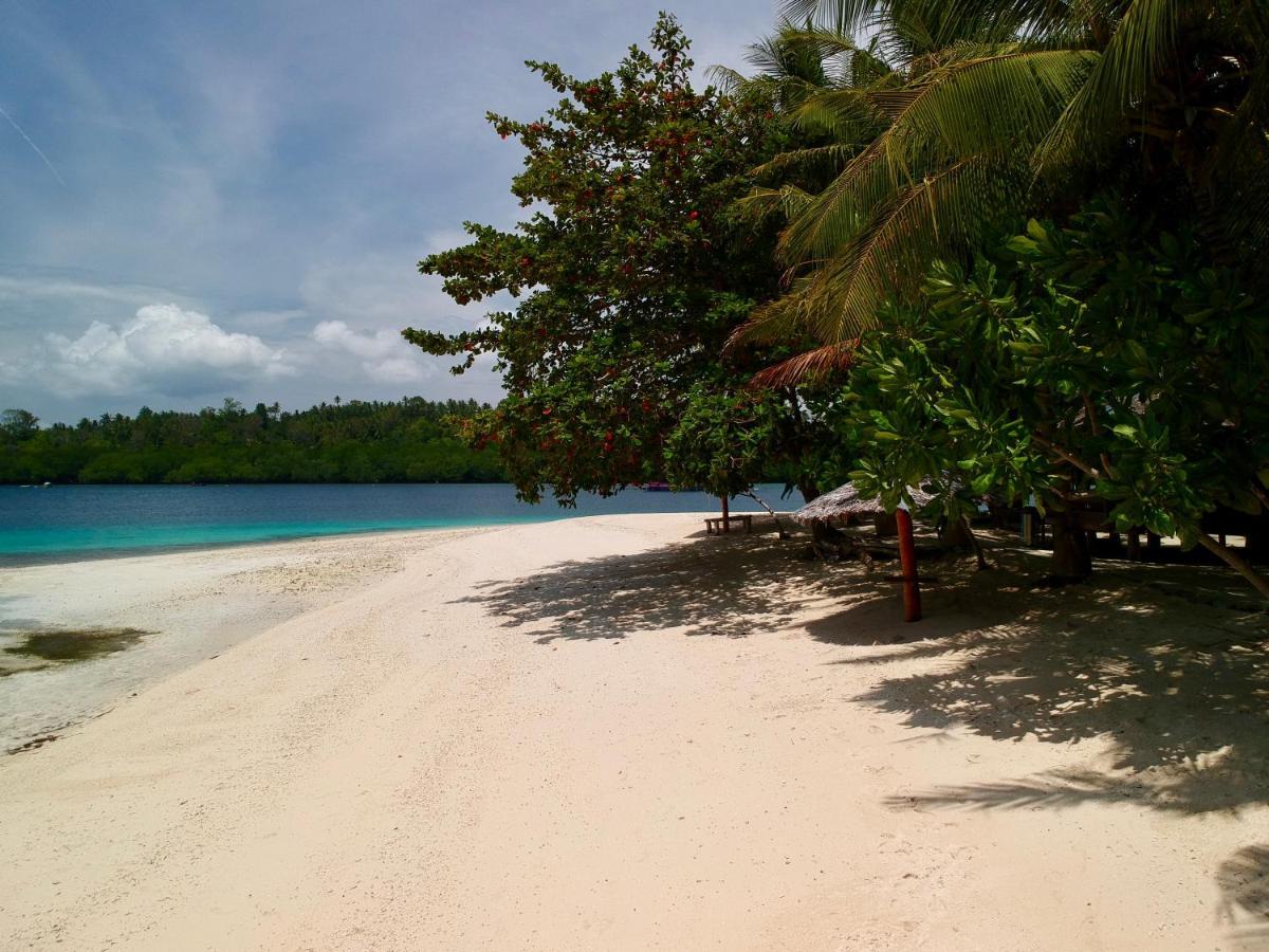 Blue Bay Divers Likupang Exterior foto